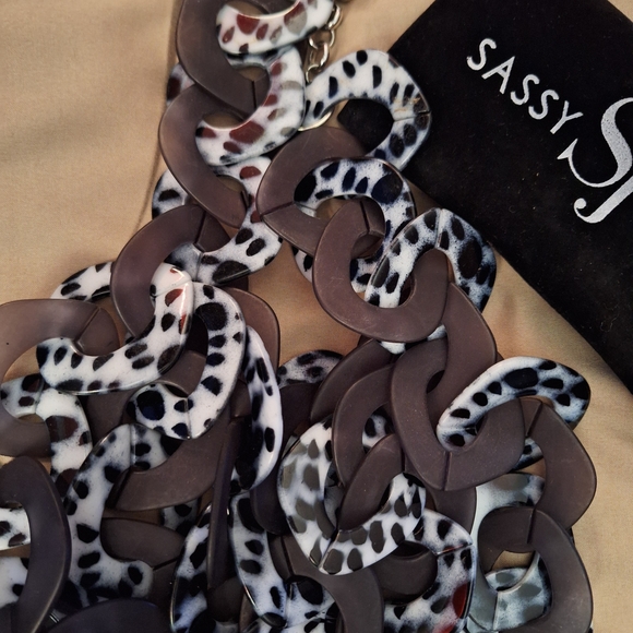 Sassy Jones Zaria Necklaces 4 Different Colors - Picture 4 of 5